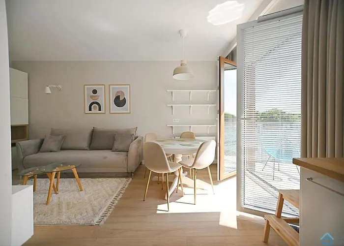 Beige 3city With Parking In By Renters グダニスク