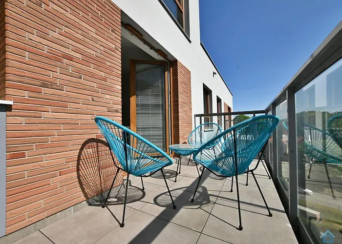 Beige 3city With Parking In By Renters *