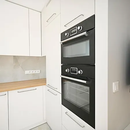 Beige 3city With Parking In By Renters 格但斯克