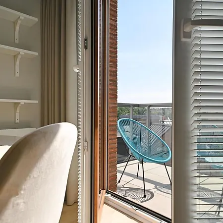 Beige 3city With Parking In By Renters Lejlighed *