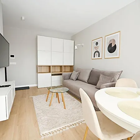 Beige 3city With Parking In By Renters Apartament *