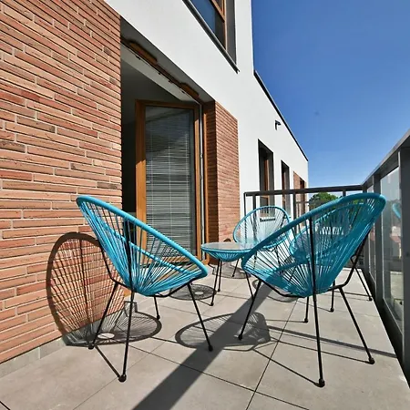 Beige 3city With Parking In By Renters *