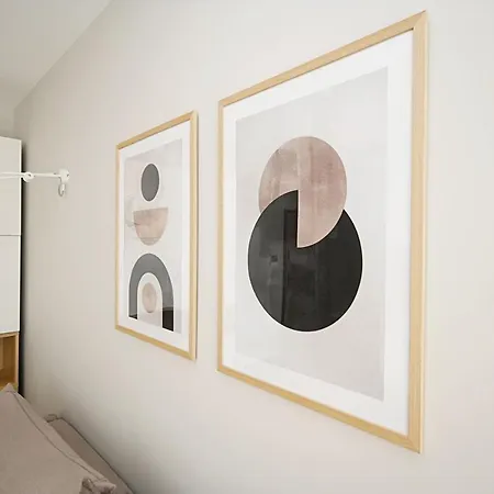 Beige 3city With Parking In By Renters Apartament *