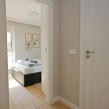 Beige 3city With Parking In By Renters * 格但斯克