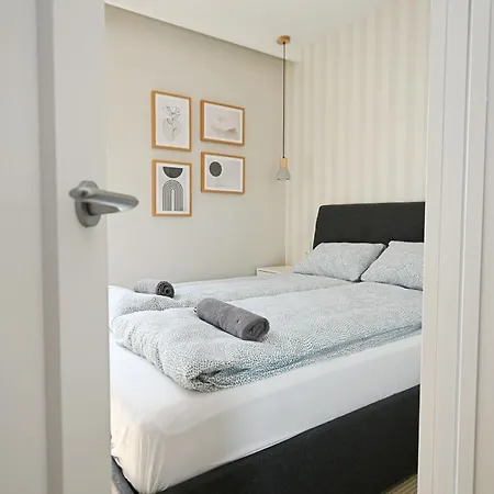 Beige 3city With Parking In By Renters 公寓 *