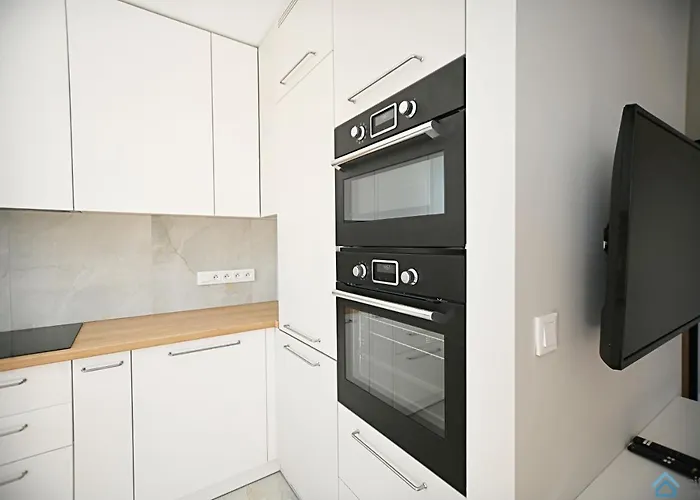 Beige 3city With Parking In By Renters グダニスク