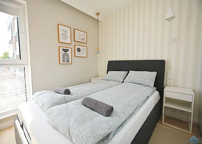 Beige 3city With Parking In By Renters グダニスク