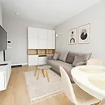 Beige 3city With Parking In By Renters Апартаменты *