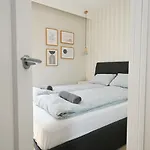 Beige 3city With Parking In By Renters Апартаменты *